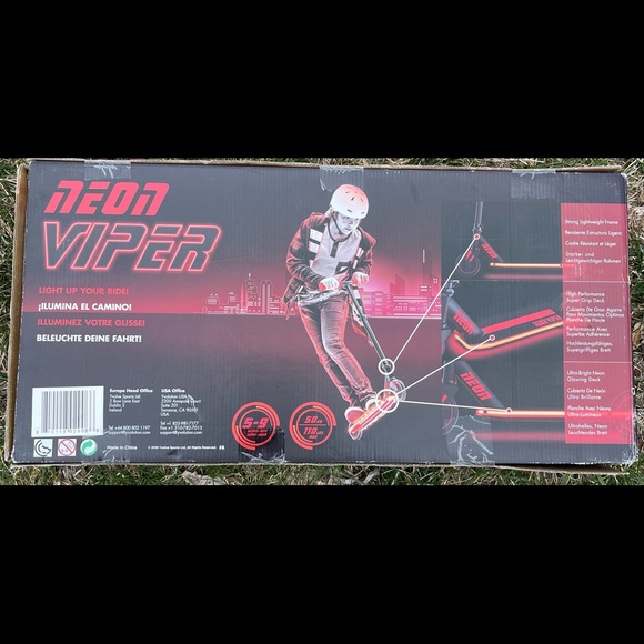 🛴Brand New Yvolution Neon Viper Scooter🛴 - Picture 3 of 5